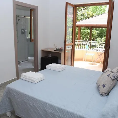 La Porta Del Mare Bed & Breakfast 3*